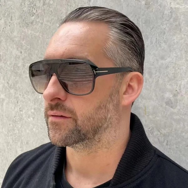 Damen modische Sonnenbrille mit markanter Geometrie und braunen Gläsern