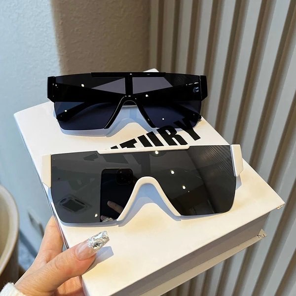 Damen futuristische Sportsonnenbrille mit UV-Schutz und breiter Gläserfläche Hover Image