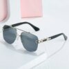 Damen Modische quadratische Sonnenbrille mit elegantem Metallrahmen