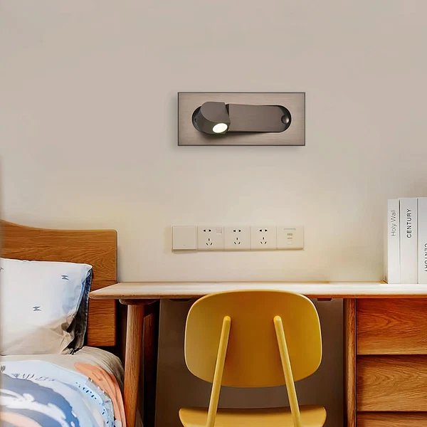 Verstellbare LED-Wandleseleuchte am Bett