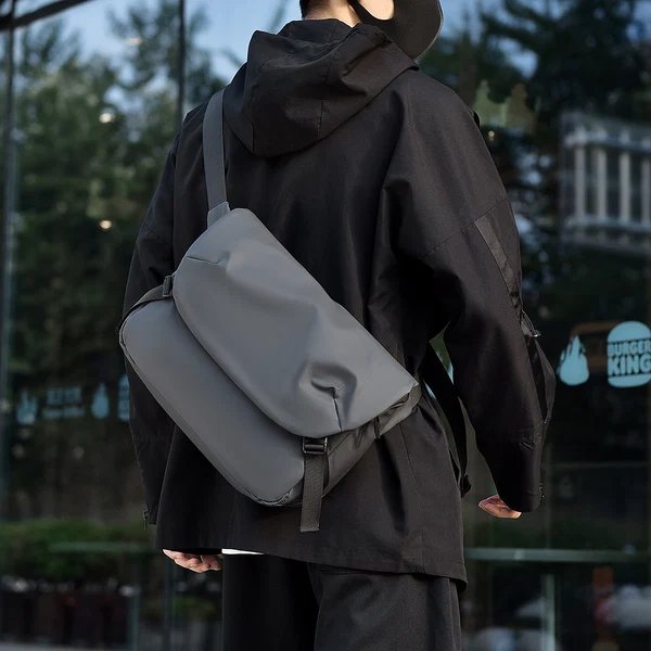 Wasserdichte Utility Messenger Bag Hover Image