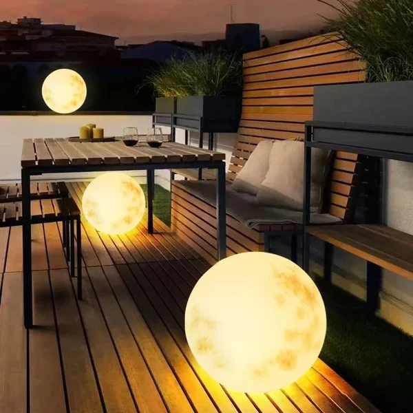 Magische Mondlicht Gartenlampe - LunaGlow Hover Image