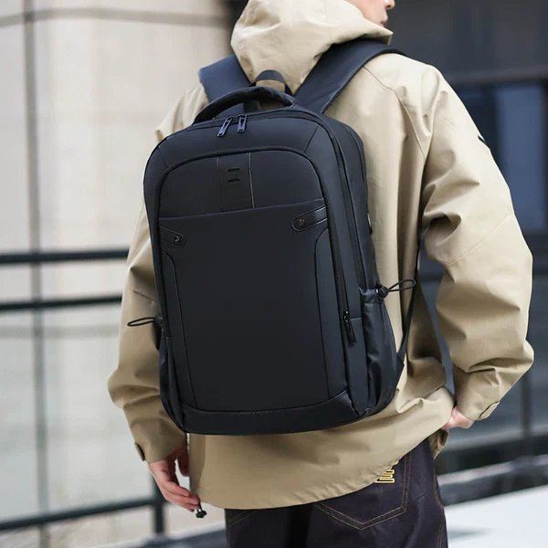 Praktischer Business-Rucksack mit Umfangreicher Fächerorganisation
