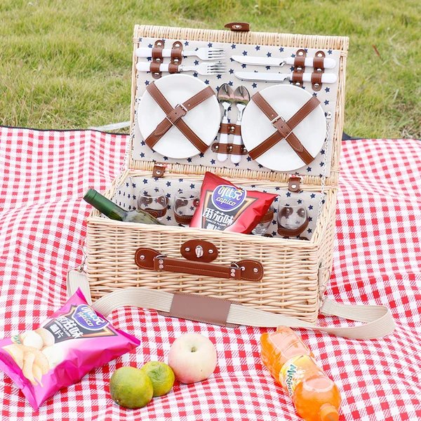 Damen Picknickkorb mit integriertem Geschirrset und stilvollen Accessoires