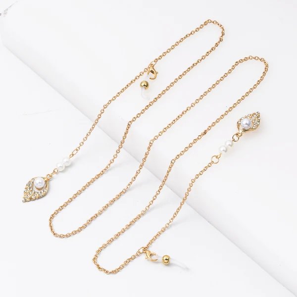 Elegante Perlenohrringe mit Kette