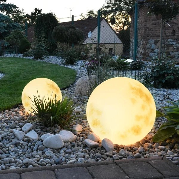 Gartenlampe in Form des Mondes