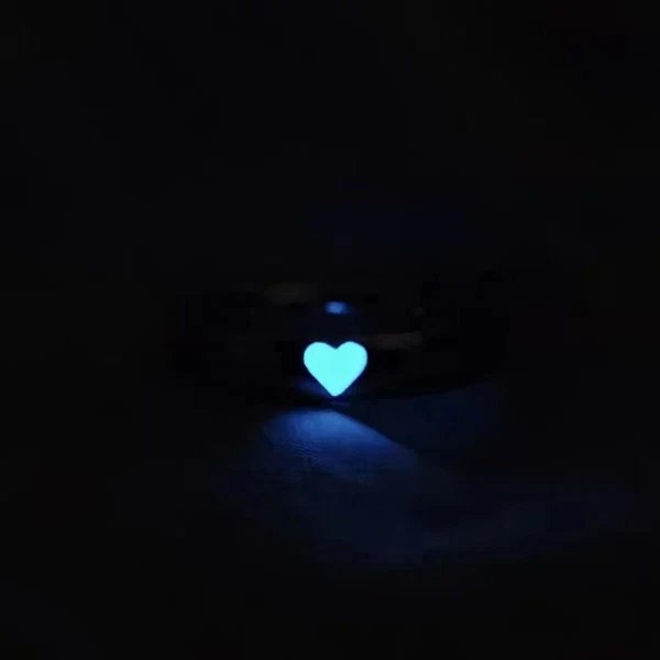 Stilvoller Ring mit Herzmotiv Hover Image