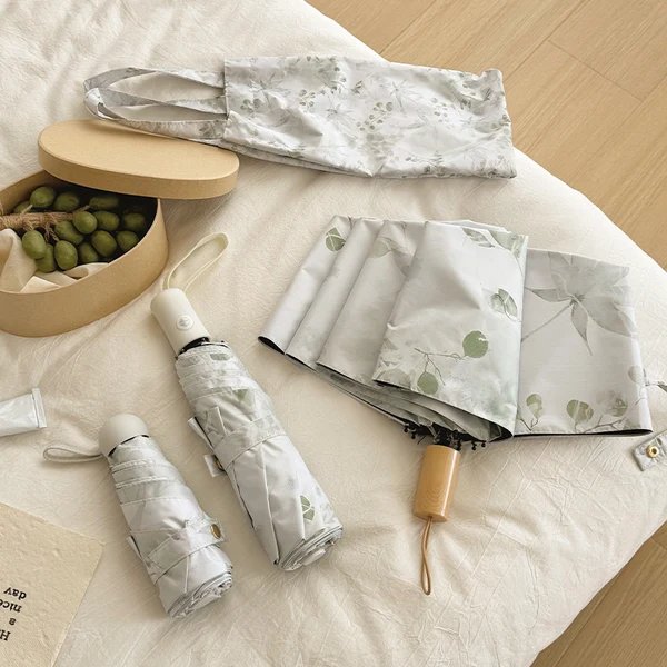 Damen Faltbarer Regenschirm mit elegantem botanischem Muster Hover Image