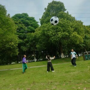 Unisex Aufblasbarer Fußballspielball mit großem Durchmesser Hover Image