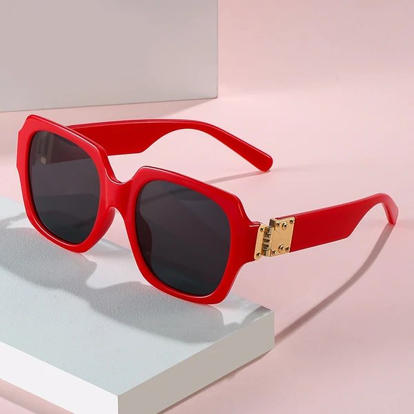 Damen modische oversized Sonnenbrille mit luxuriösen Metallelementen