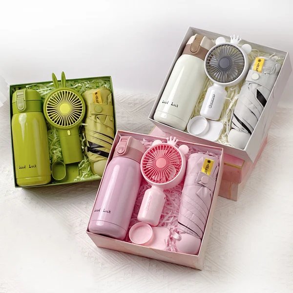 Unisex Geschenkset mit praktischen Zubehörteilen von Hover Image