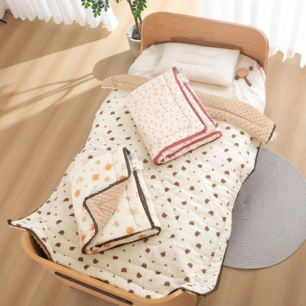 Damen Tagesdecke mit hochwertigem floralem Design