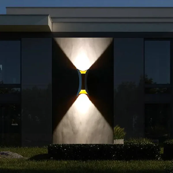 Farbenfrohe LED-Außenwandlampe
