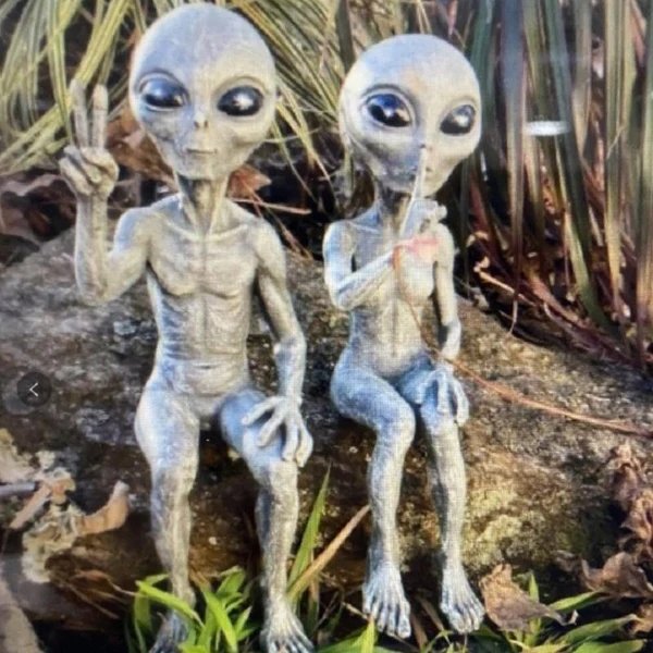 Alien Garten Statue