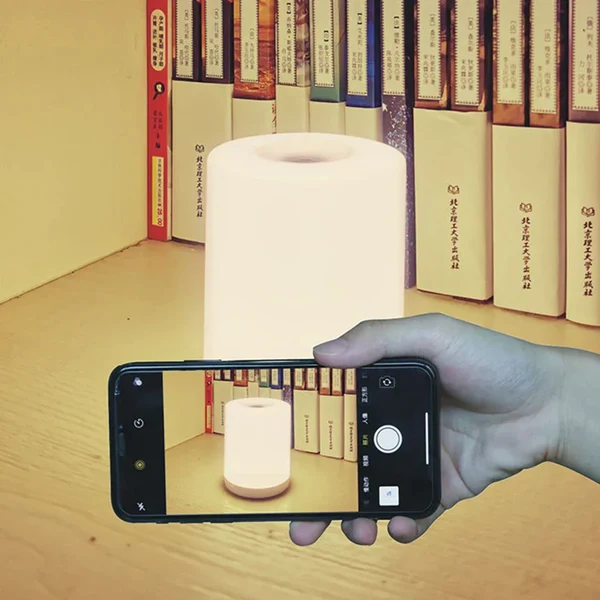 Dimmable LED Tischlampe mit USB-Anschluss - GlowEase Hover Image
