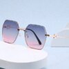 Damen extravagante und moderne Sonnenbrille im ausgefallenen Design