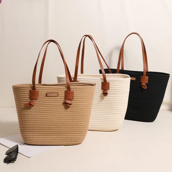 Damen Handtasche aus strukturiertem Naturmaterial mit braunen Lederriemen