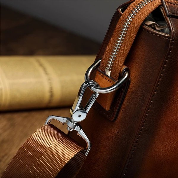 Elegante Aktentasche mit Herausnehmbaren Laptop-Fach Hover Image