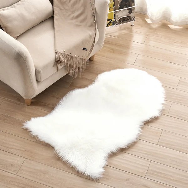 ShearLuxe Kunstfellteppich – Weiches Imitations-Schaffell für die Heimdekoration Hover Image