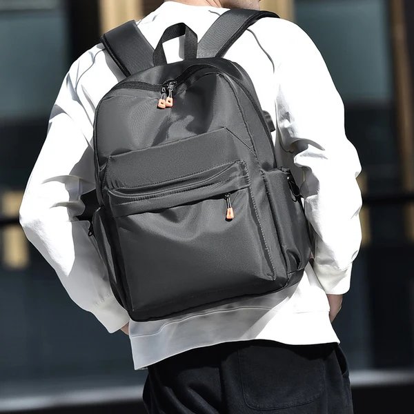 Ergonomischer Rucksack mit mehreren Fächern