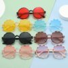 Damen verspielte Sonnenbrille mit floralem Design