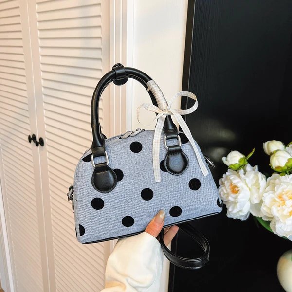 Verspielte Polka-Dot-Mini-Handtasche
