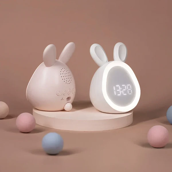 Niedlicher Kinder Wecker mit LED-Anzeige, Nachtlicht und Alarm – Hasenform für Jungen und Mädchen, Ideal für Kinderzimmer und sanftes Aufwachen Hover Image
