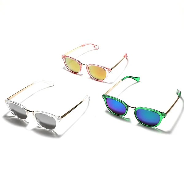 Damen modische Sonnenbrille mit buntem, verspiegeltem Gläsern und elegantem Rahmen