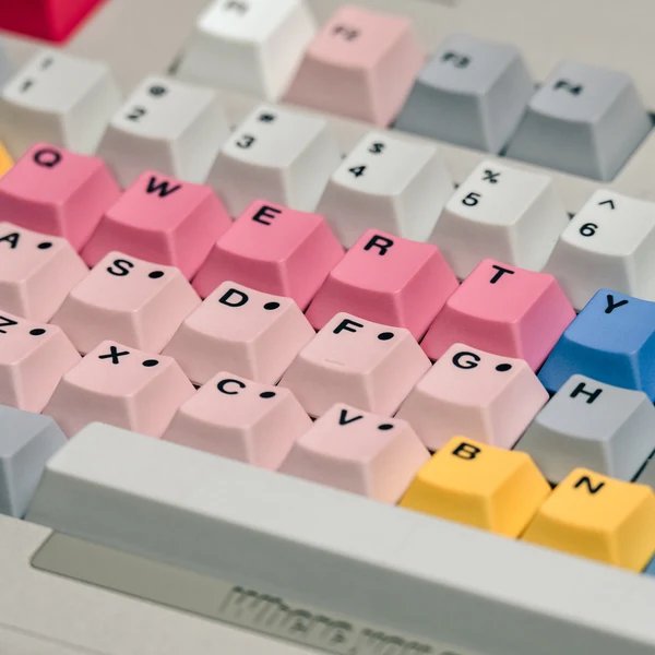 Vintage-inspirierte Gaming-Tastatur