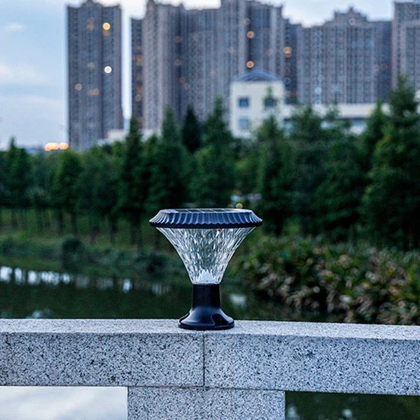 Moderner Minimalistischer Solar Wasserdichter Diamant Runde ABS PC LED Außenlicht Für Außenpatio Hover Image