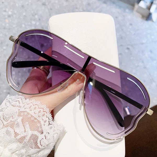 Damen Sportliche Oversized-Sonnenbrille im einzigartigen Design