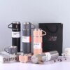 Damen Thermoset mit Kaffeetassen und Isolierflasche
