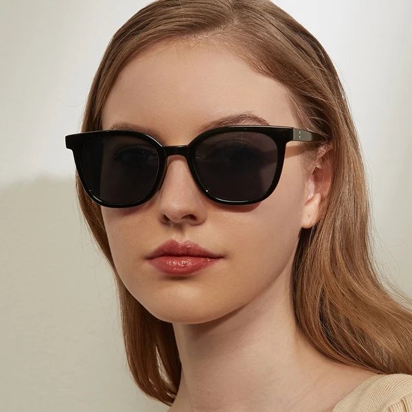 Damen modische Sonnenbrille mit modernem Kunststoffrahmen