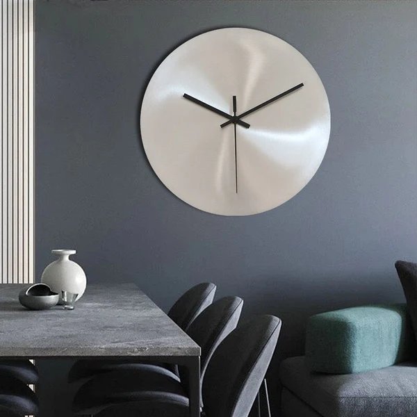 Elegante Wand-Uhr aus Edelstahl für zeitlosen Stil