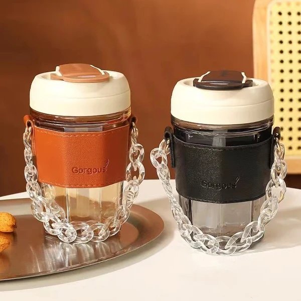 Damen Trinkbecher mit elegantem Ledergriff und praktischer Tragekette