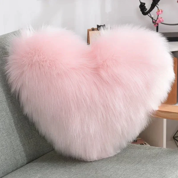 Weiches Herzförmiges Flauschiges Sofakissen aus Soft-Polyester Hover Image