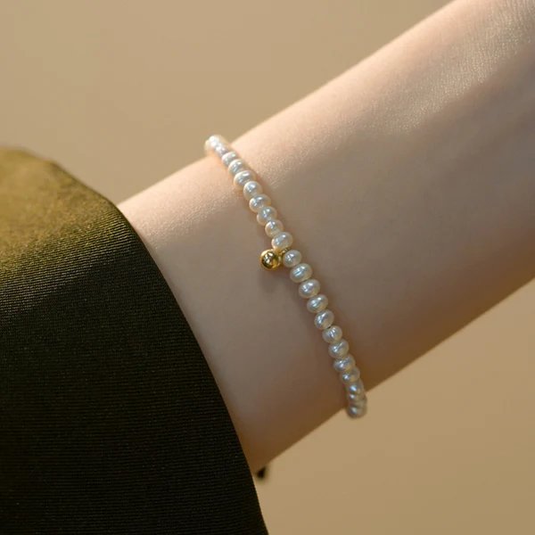 Perlenarmband mit Feinem Goldakzent Hover Image
