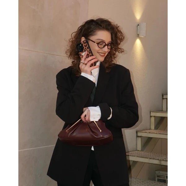 Designer Handtasche mit Einzigartigem Griff