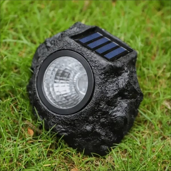 Solarbetriebener LED-Steinstrahler für die Gartengestaltung