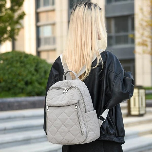 Gepolsterter Multi-Pocket Rucksack