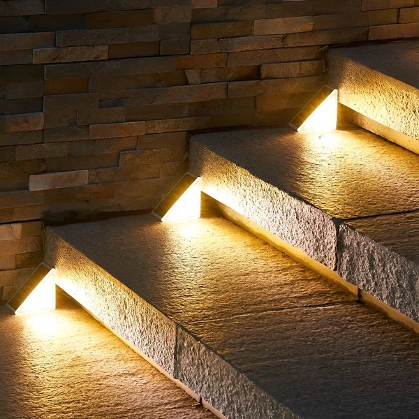 Dreieckige intelligente wasserdichte LED-Solar-Außenstufenbeleuchtung
