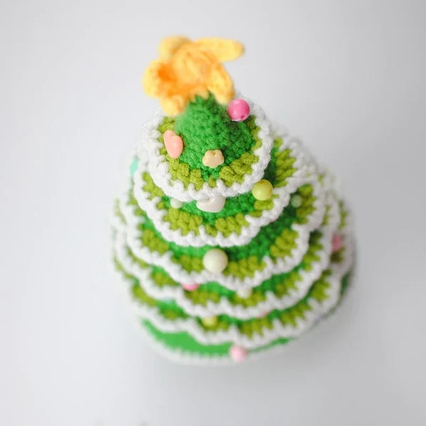 Handgemachte gehäkelte Weihnachtsbaum Hover Image