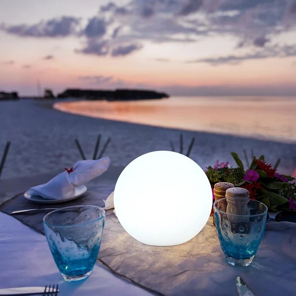 Moon Akku-LED-Tischleuchte für drinnen und draußen