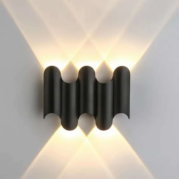 Zeitgenössische Wandlampe mit natürlichem Glanz