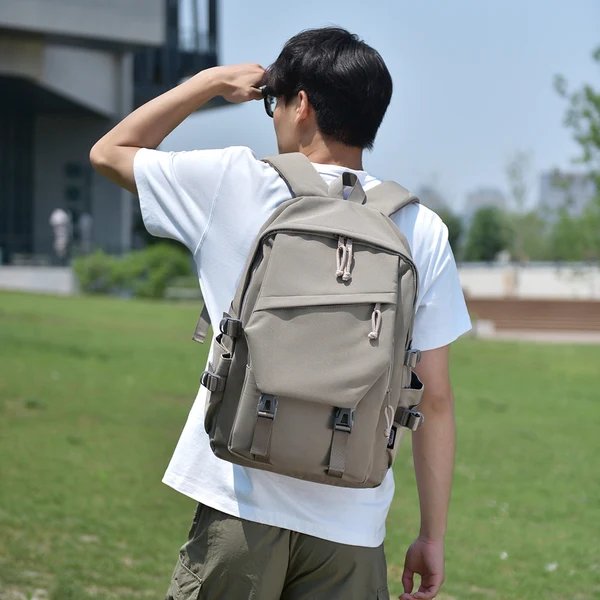 Moderner Rucksack mit Multifunktionalen Fächern