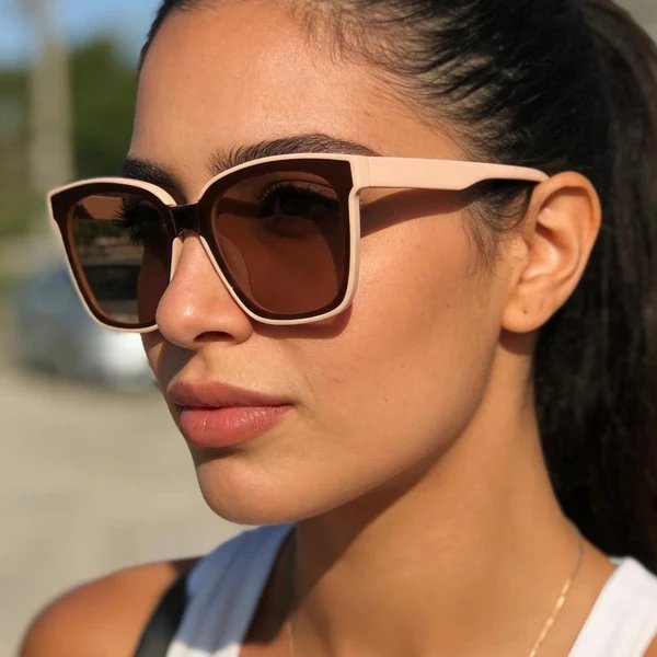 Damen modische Sonnenbrille im eleganten Quadrat-Rahmendesign