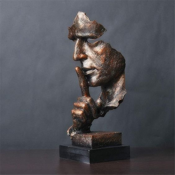 SerenitySculpt - Nachdenkliche abstrakte Statue für ruhige Reflexion