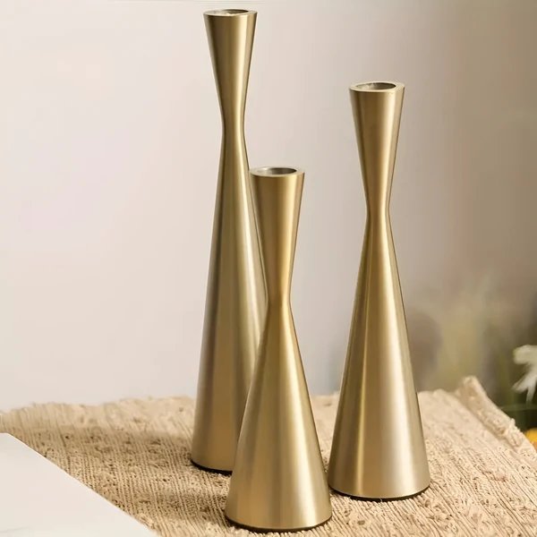 Eleganter nordischer Kerzenständer aus Messing für die Taille | 3-teiliges Set Hover Image